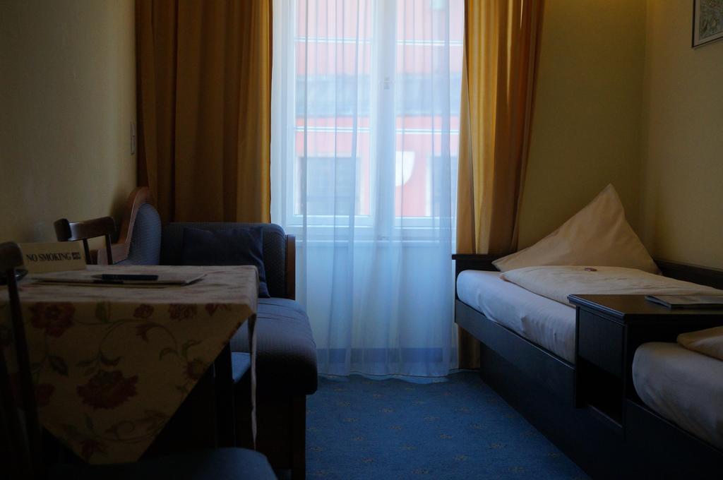 Hotel Happ Innsbruck Ruang foto