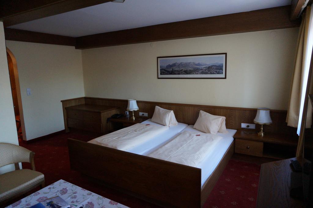 Hotel Happ Innsbruck Ruang foto